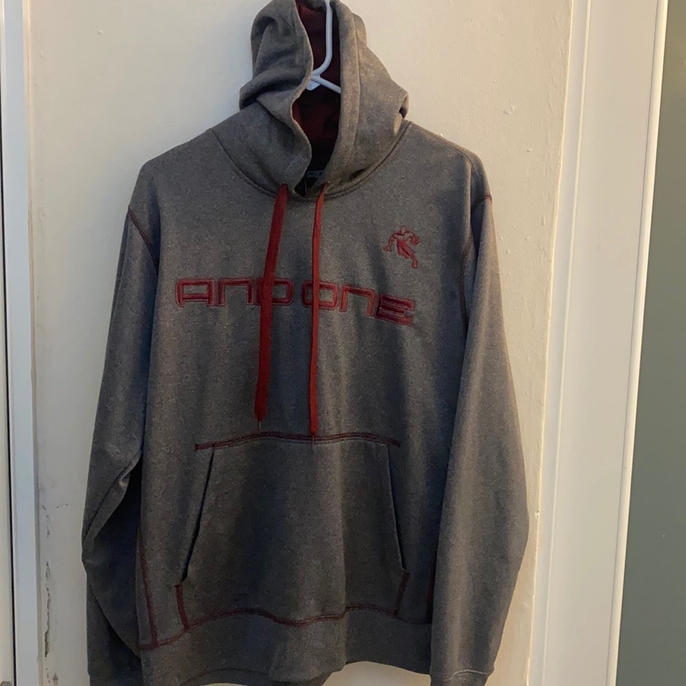 Jacket brand AND1 for men in gray and burgundy.